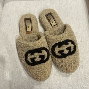 Gucci Beige Shearling Slip-On Mules with brown Double-G